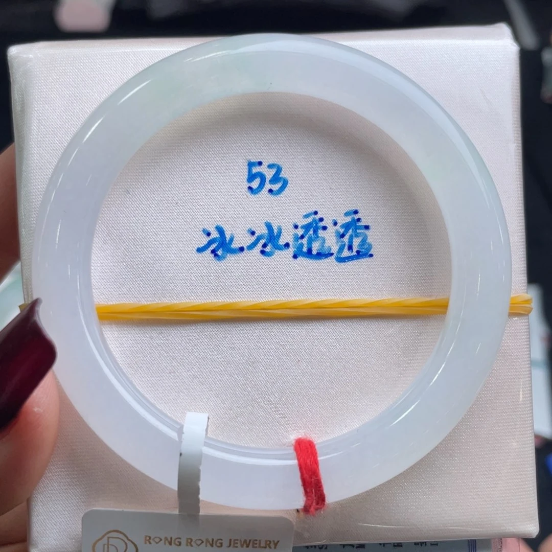 翡翠手镯未镶嵌翡翠手镯