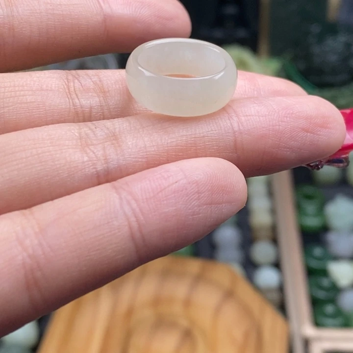 未镶嵌和田玉（糖玉）珠宝半成品