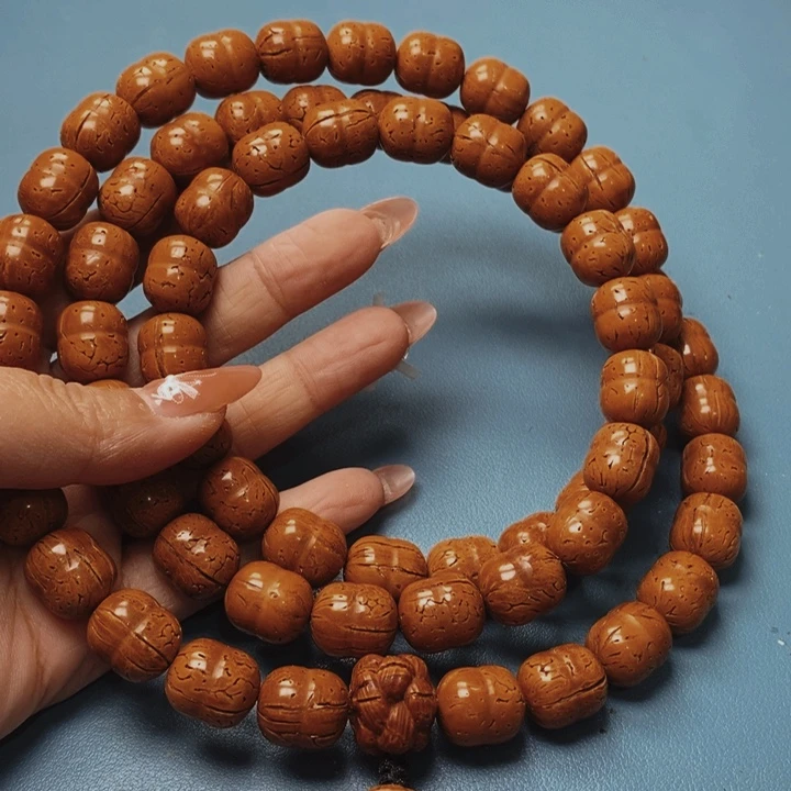 桃核脖挂双珠13花皮色差66颗