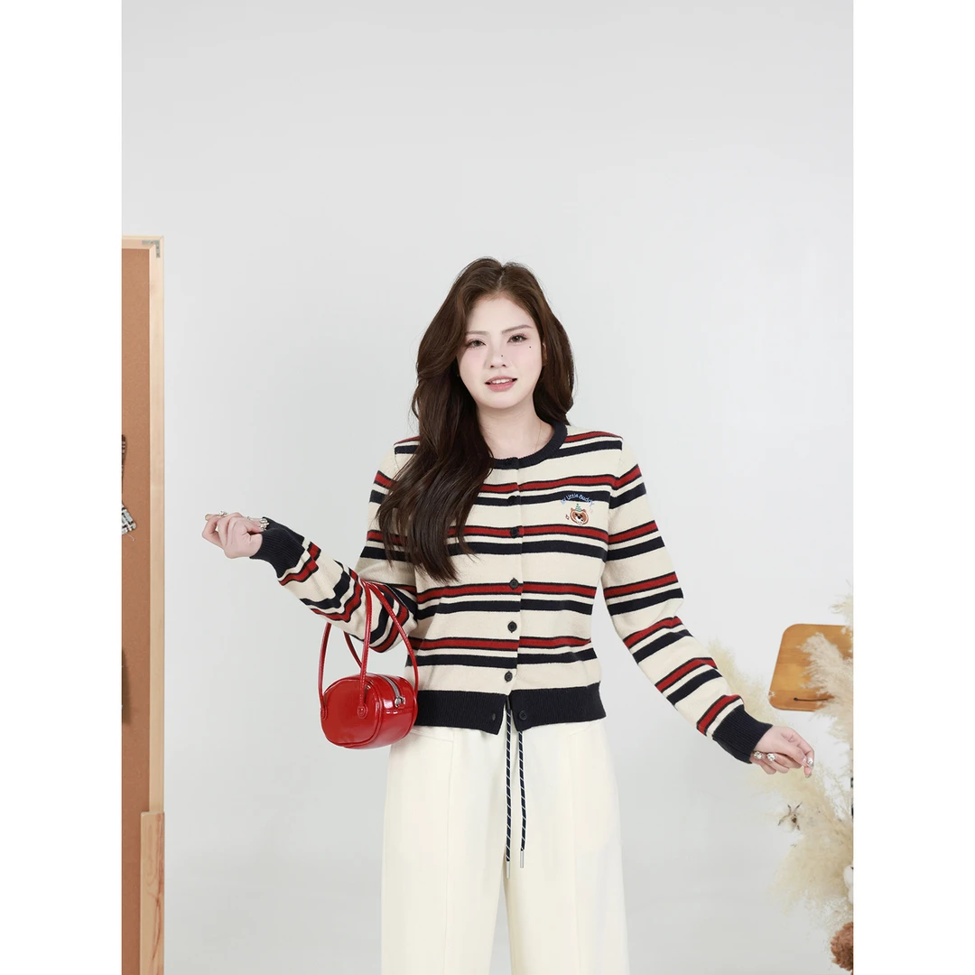 QC【童趣世界】微胖大码女春季百搭条纹小熊刺绣针织开衫