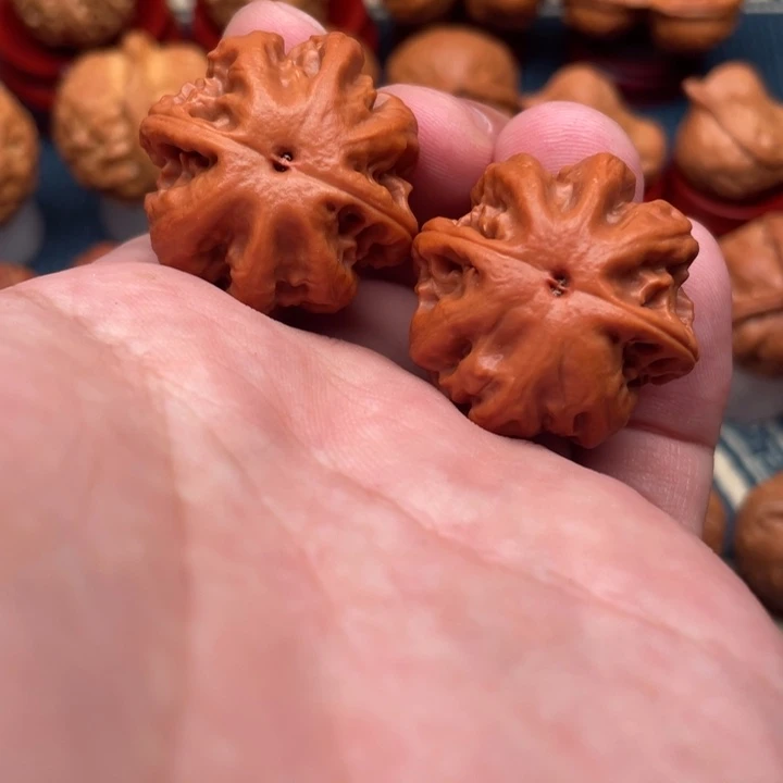 虎***文玩核桃把件霸王龙