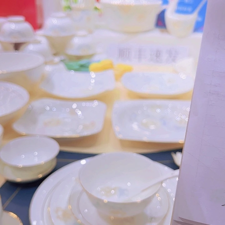 45%以上骨粉骨瓷描金清清雅碗碟单拍