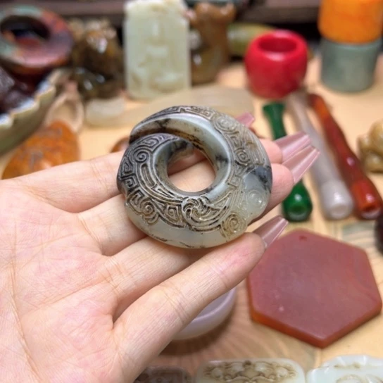 未镶嵌蛇纹石玉颈饰