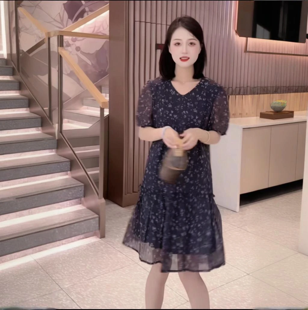 法式温柔风V领碎花连衣裙女2025夏季新款气质高级感显瘦a字裙子潮