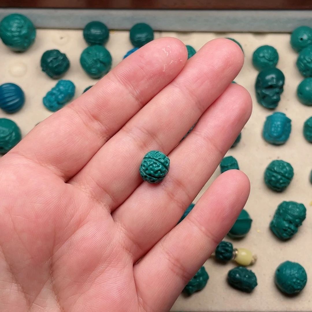 【闪购商品】玻璃颈饰金刚12.2×13一个