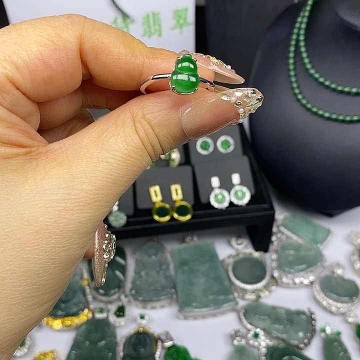 翡翠未镶嵌耳饰翡翠未镶嵌戒指