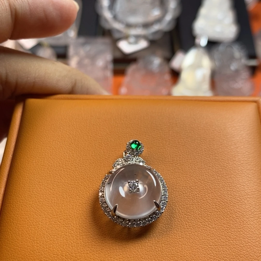 石英质玉合金颈饰
