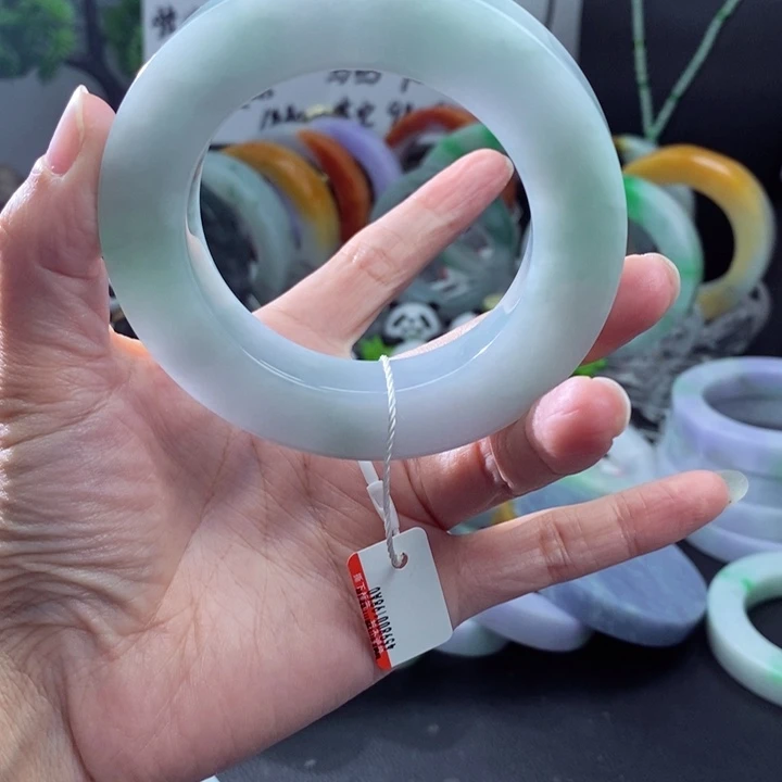 未镶嵌天然翡翠A货定制翡翠马*
