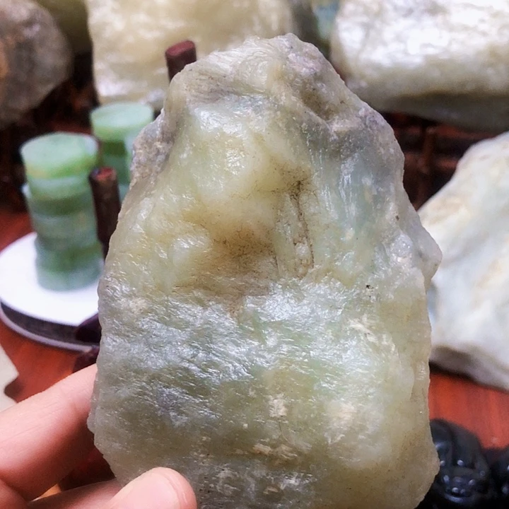 未镶嵌蛇纹石玉珠宝奇石