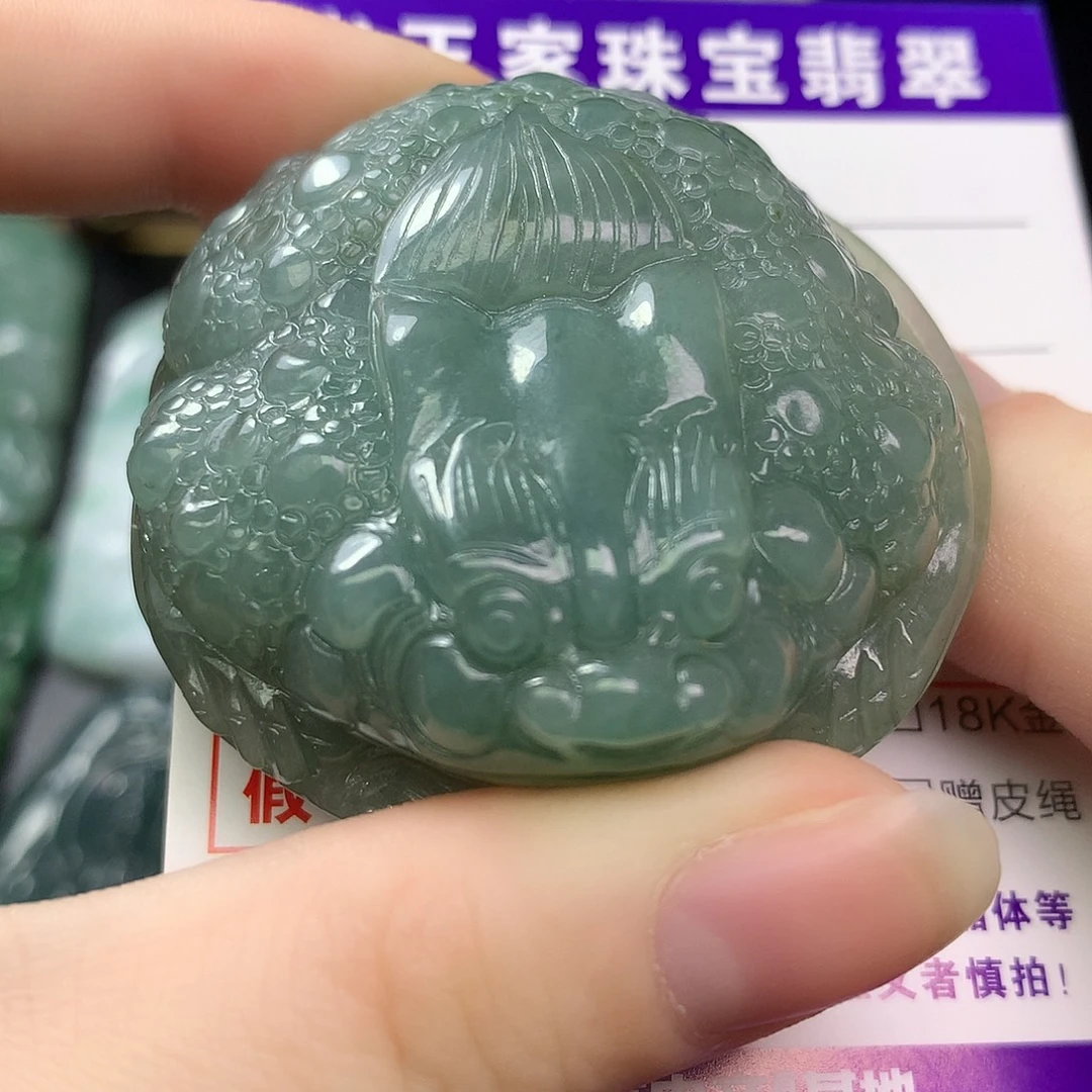 翡翠未镶嵌颈饰三脚金蟾