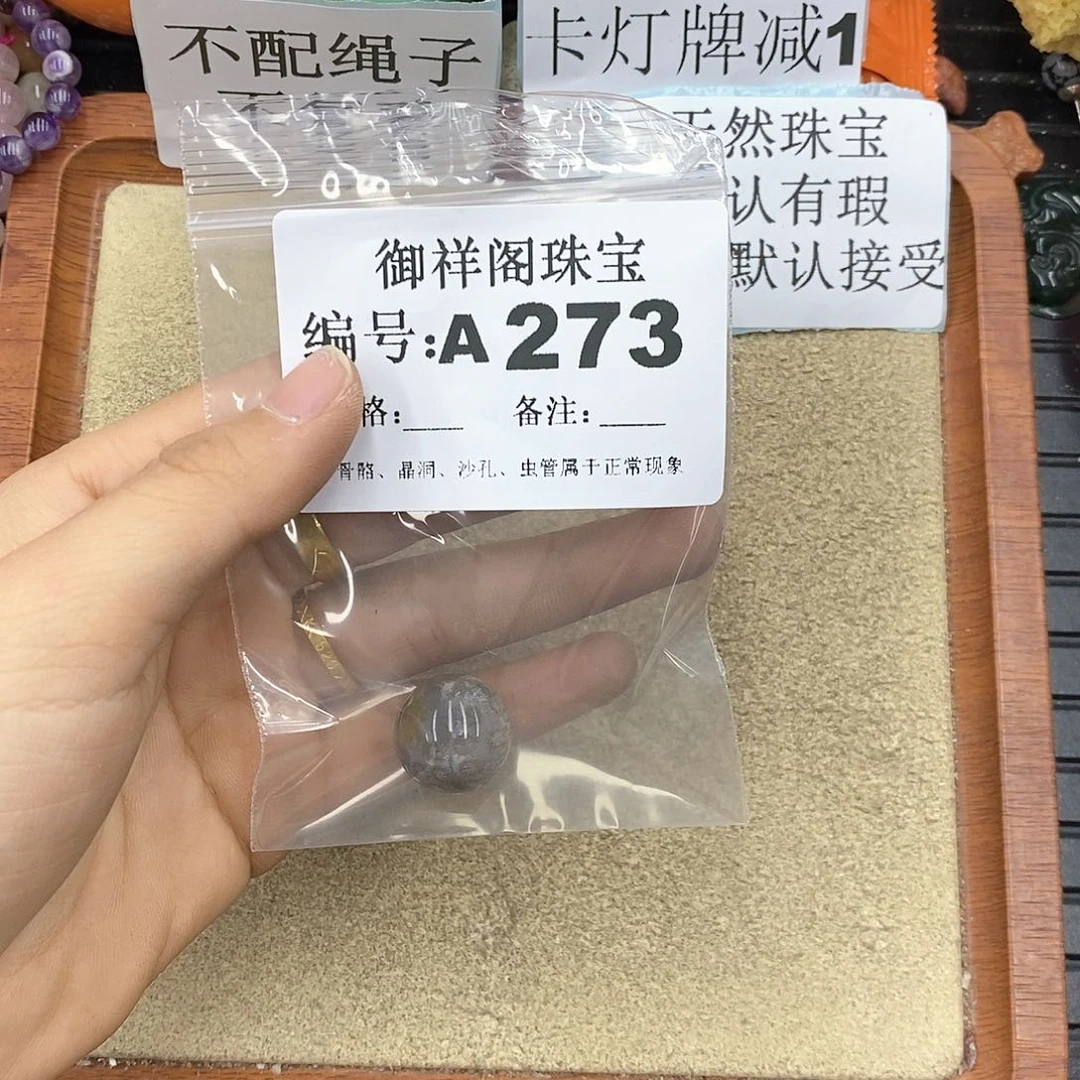 硅化珊瑚（珊瑚玉）颈饰未镶嵌?****