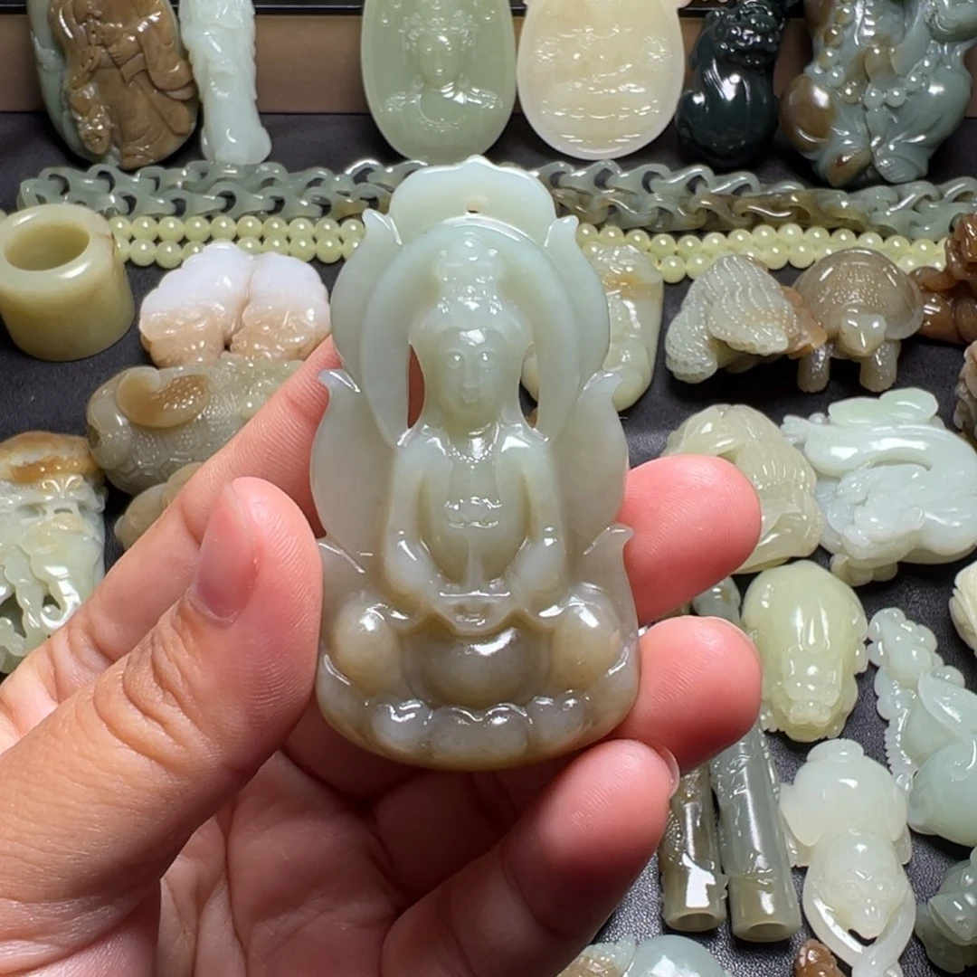 百***！和田玉未镶嵌颈饰