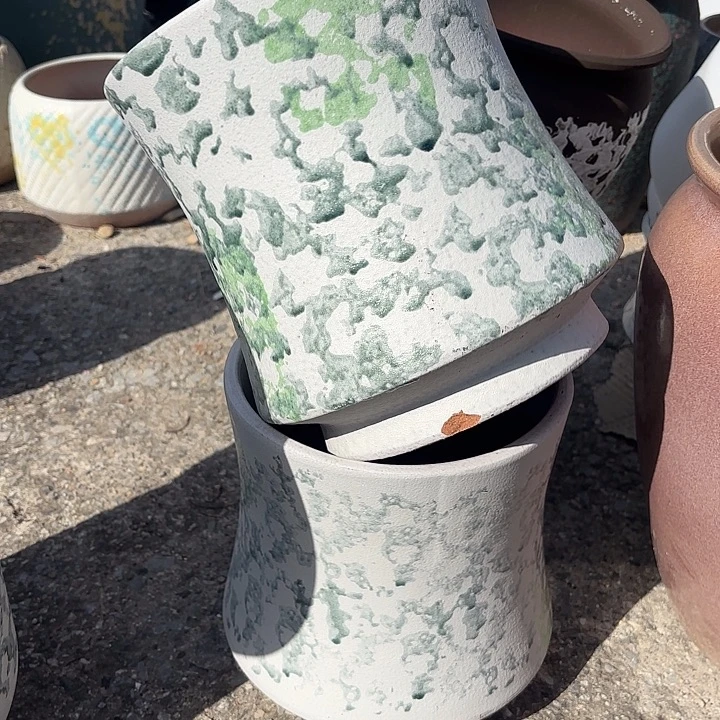 花盆紫砂瑕疵两个口径20高度22.