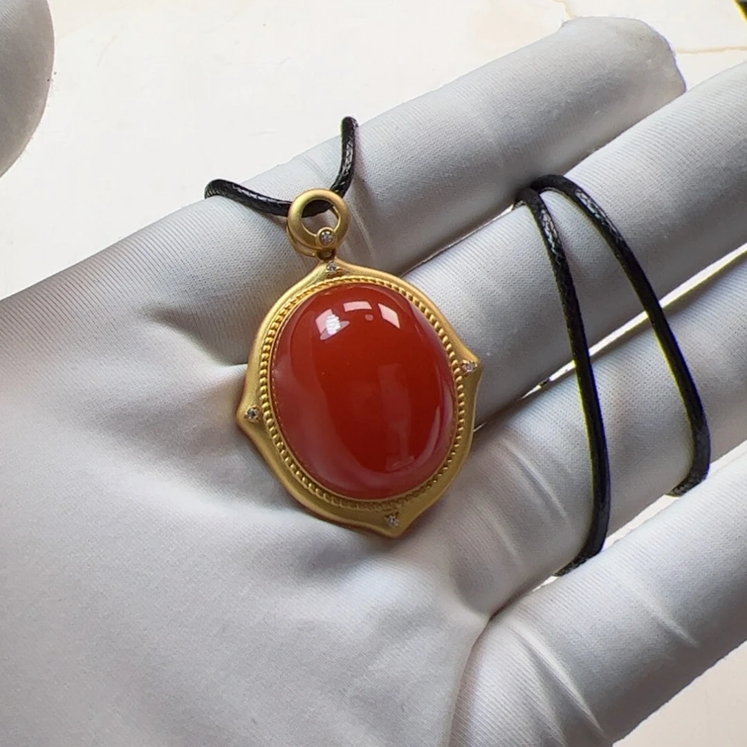 明***白南红玛瑙18K金镶嵌吊坠原矿高品蛋面吊坠