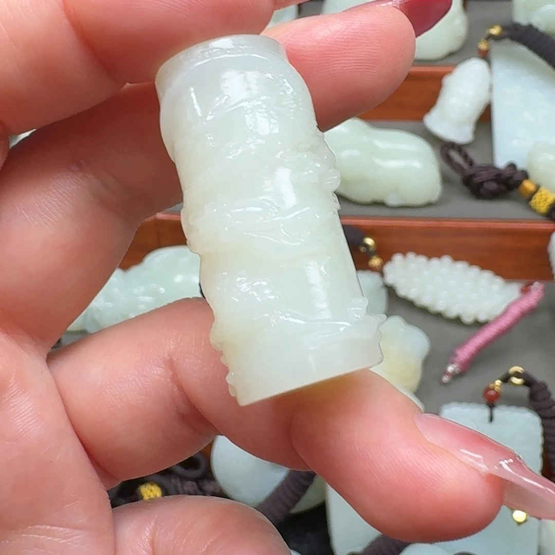 书***之和田玉未镶嵌挂件