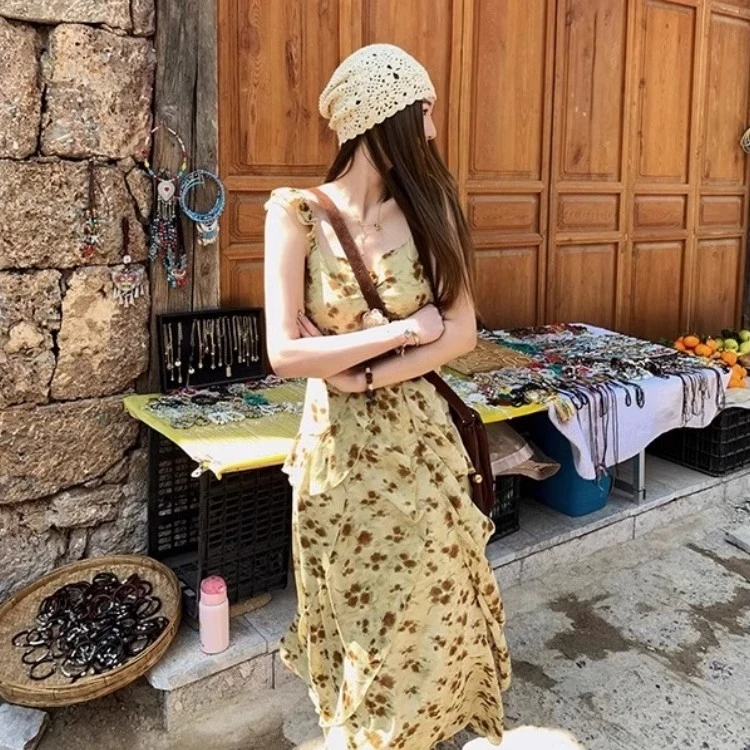 不规则碎花吊带连衣裙女长款夏季2025新款荷叶边漂亮独特收腰长裙