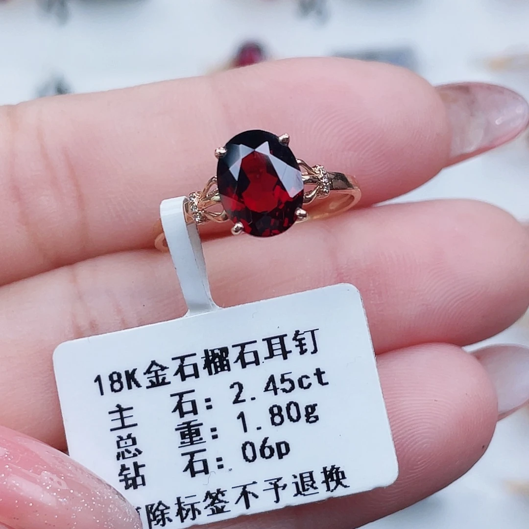 18K金镶嵌戒指石榴石