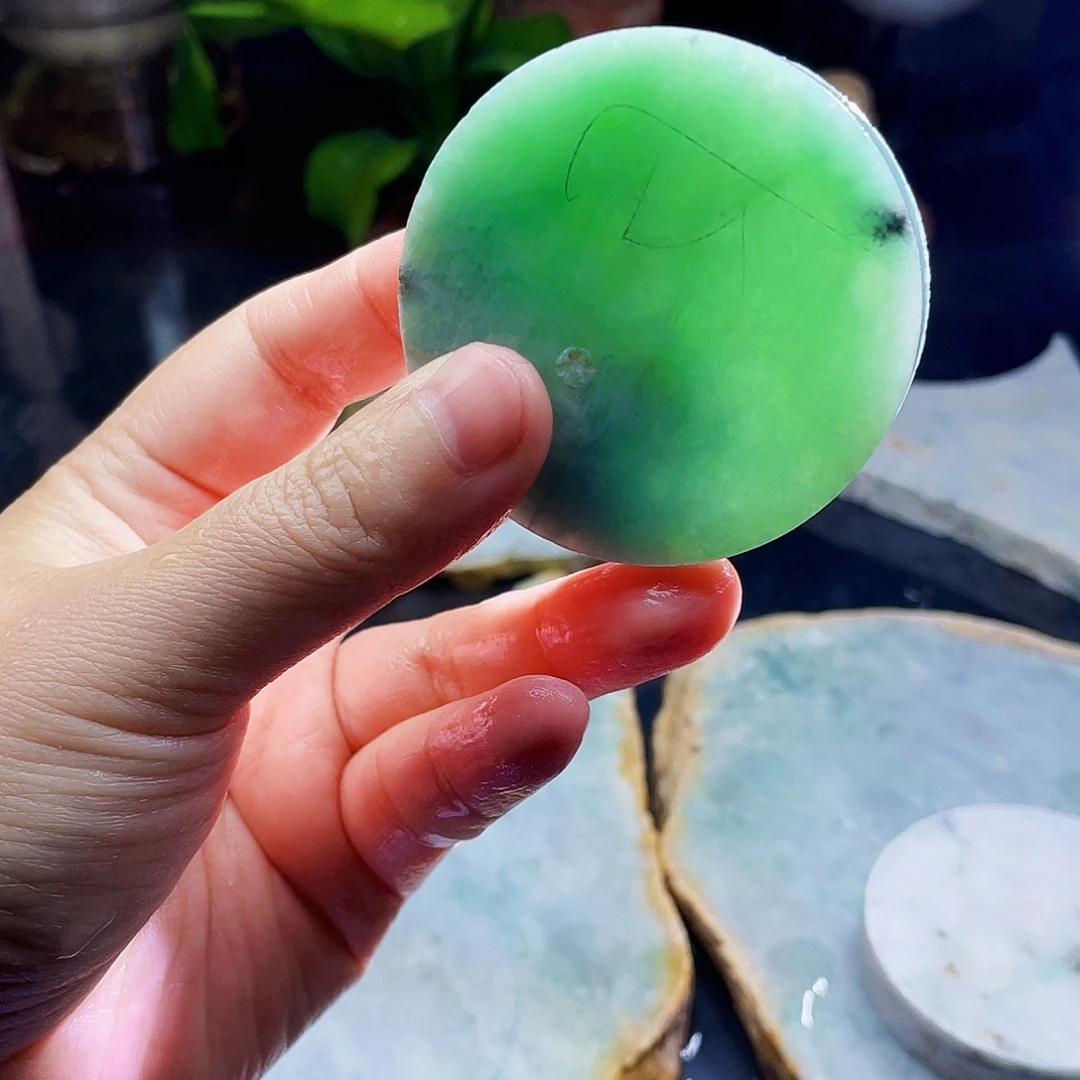 翡翠未镶嵌颈饰毛料22