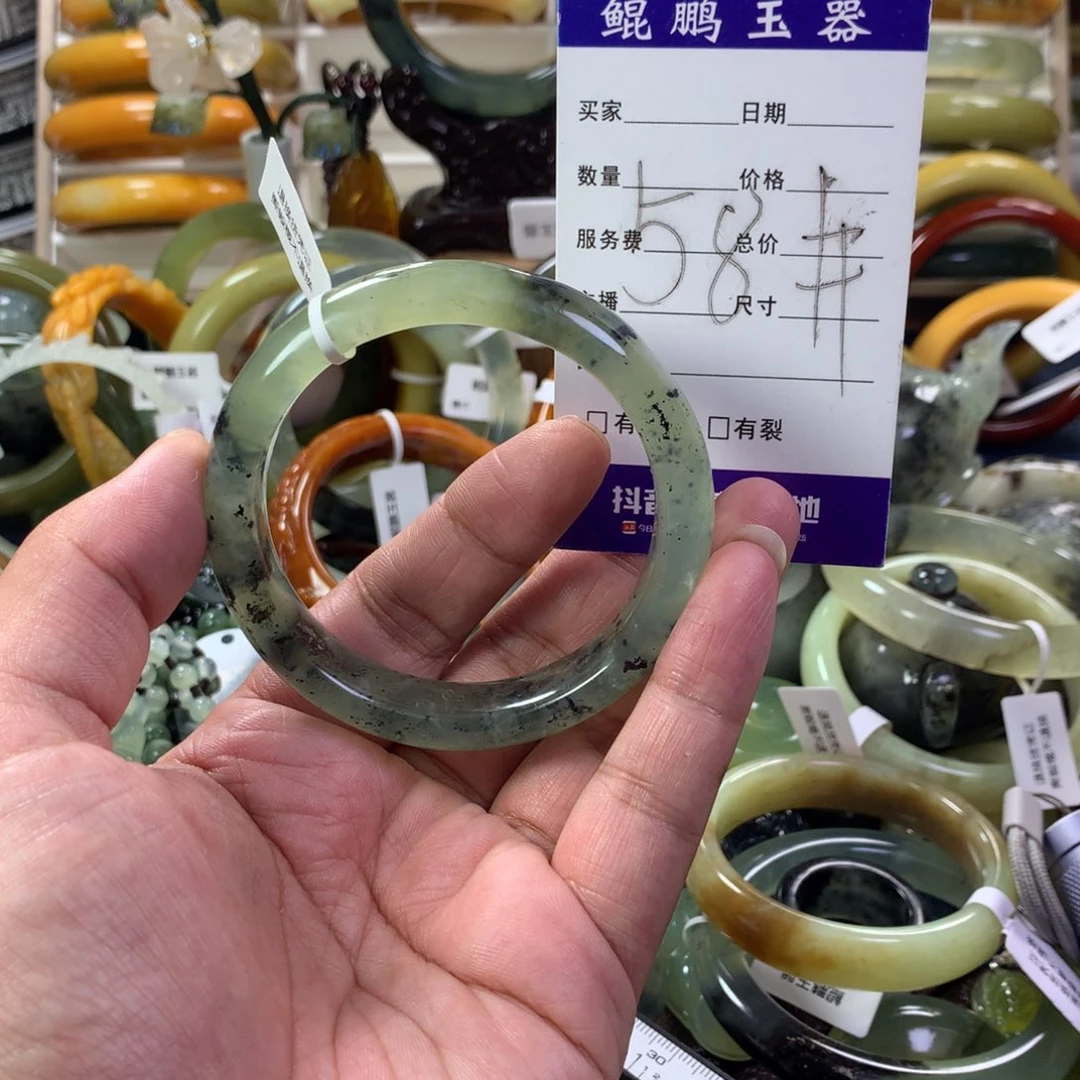 蛇纹石玉手镯未镶嵌