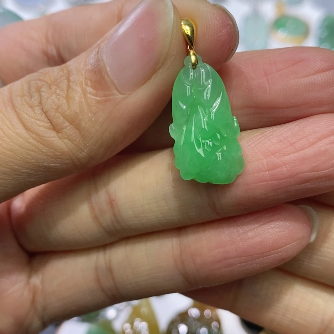 翡翠18K金镶嵌颈饰缅甸