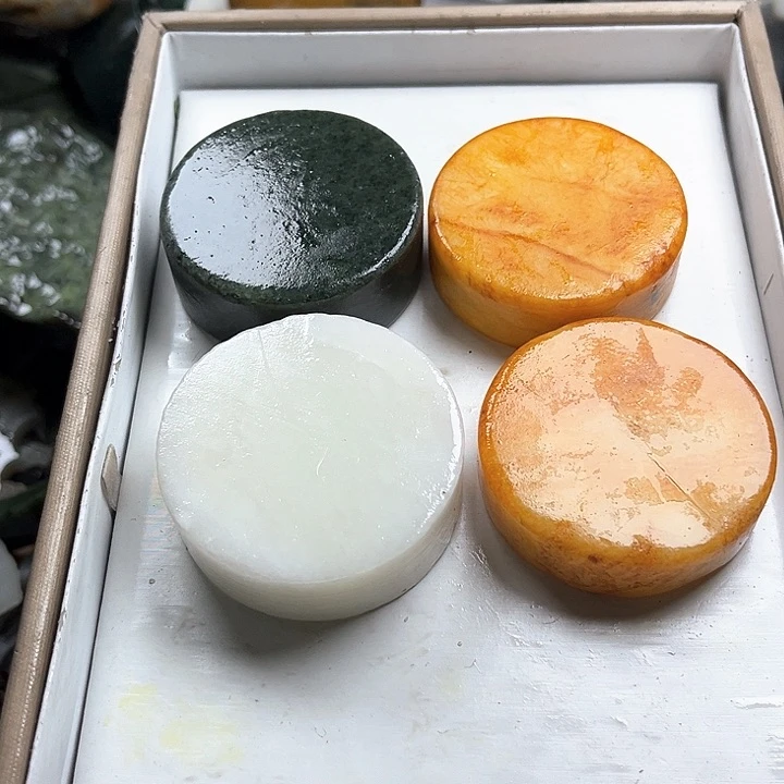 和田玉（糖玉）和田玉边角料9K金镶嵌阿*