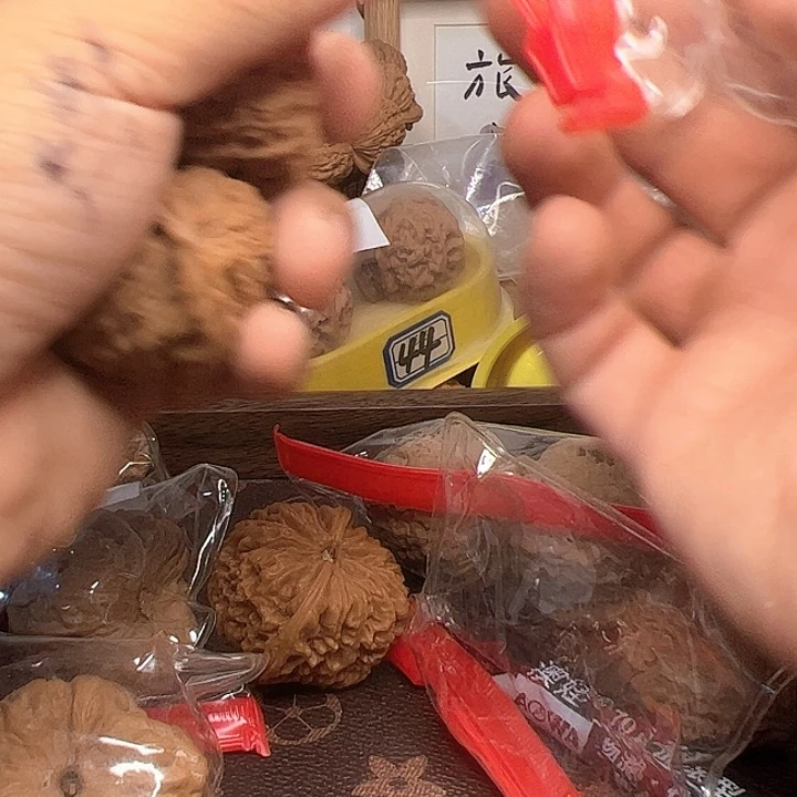 ****冰桃核吊坠南疆石核桃
