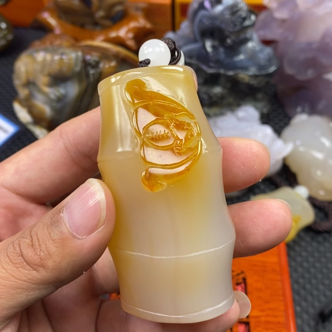 玛瑙/玉髓手把件未镶嵌老*