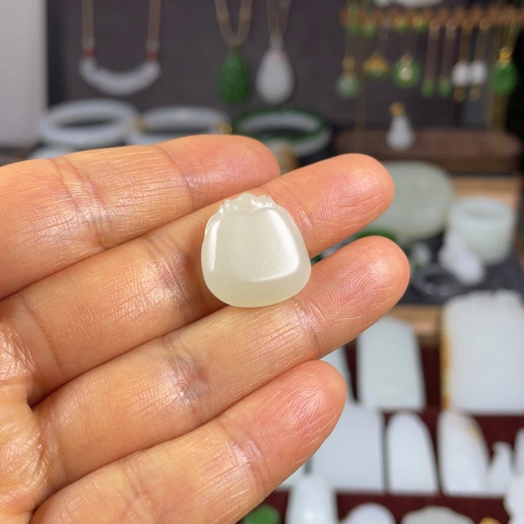 J***】和田玉未镶嵌颈饰