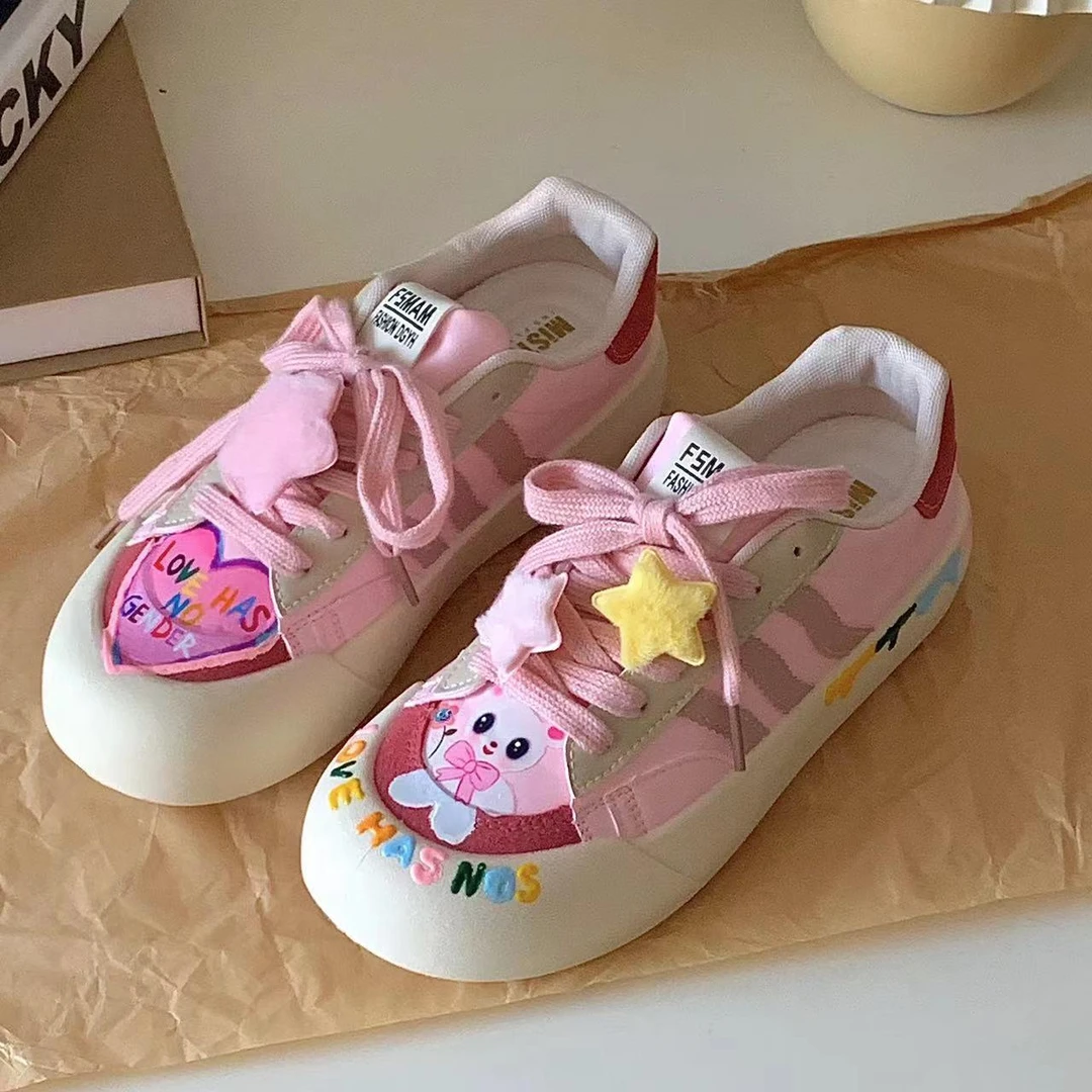 可爱涂鸦韩版小众皮面小白鞋女新款学生百搭设计休闲板鞋