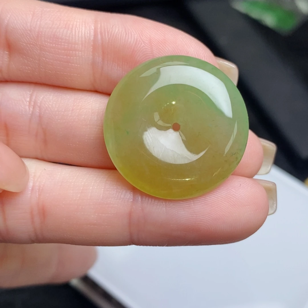 翡翠未镶嵌颈饰黄加绿平安扣 （26.1/5.6）