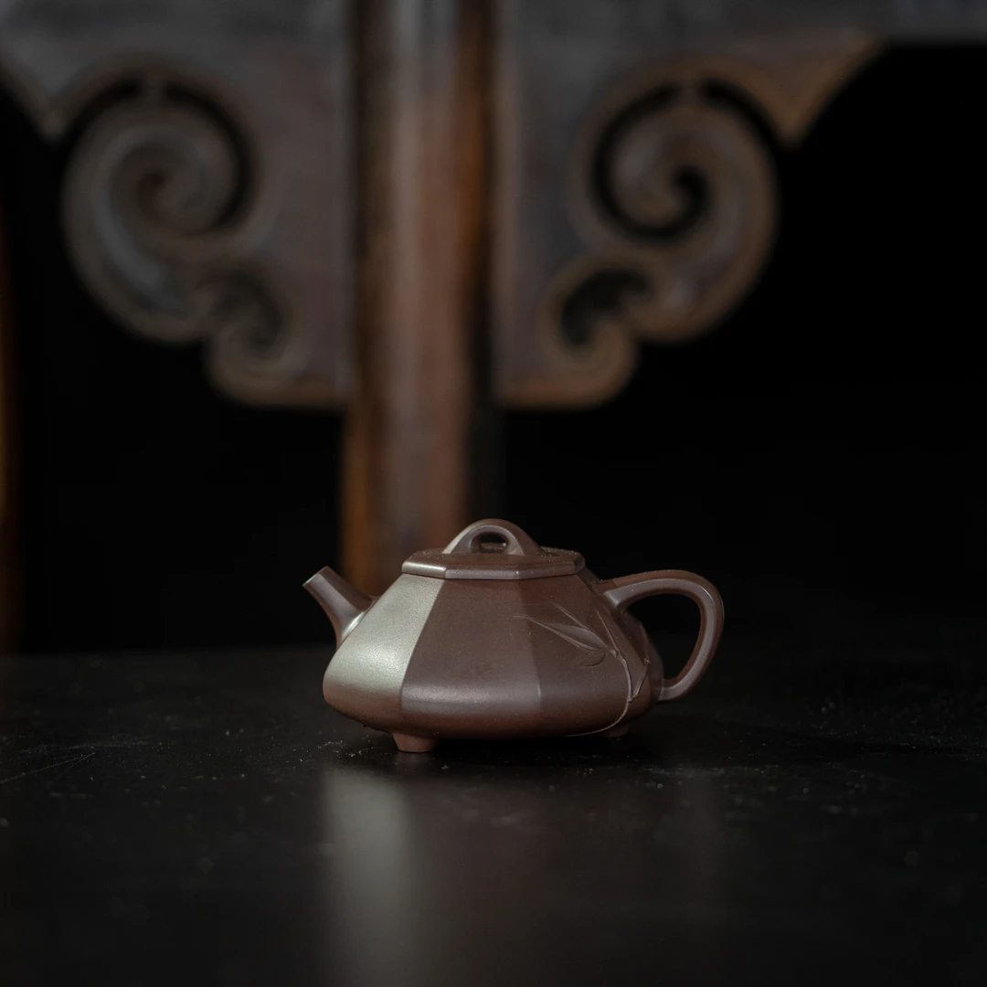 八方隐竹 王涛制 老紫泥 135cc 宜兴紫砂壶