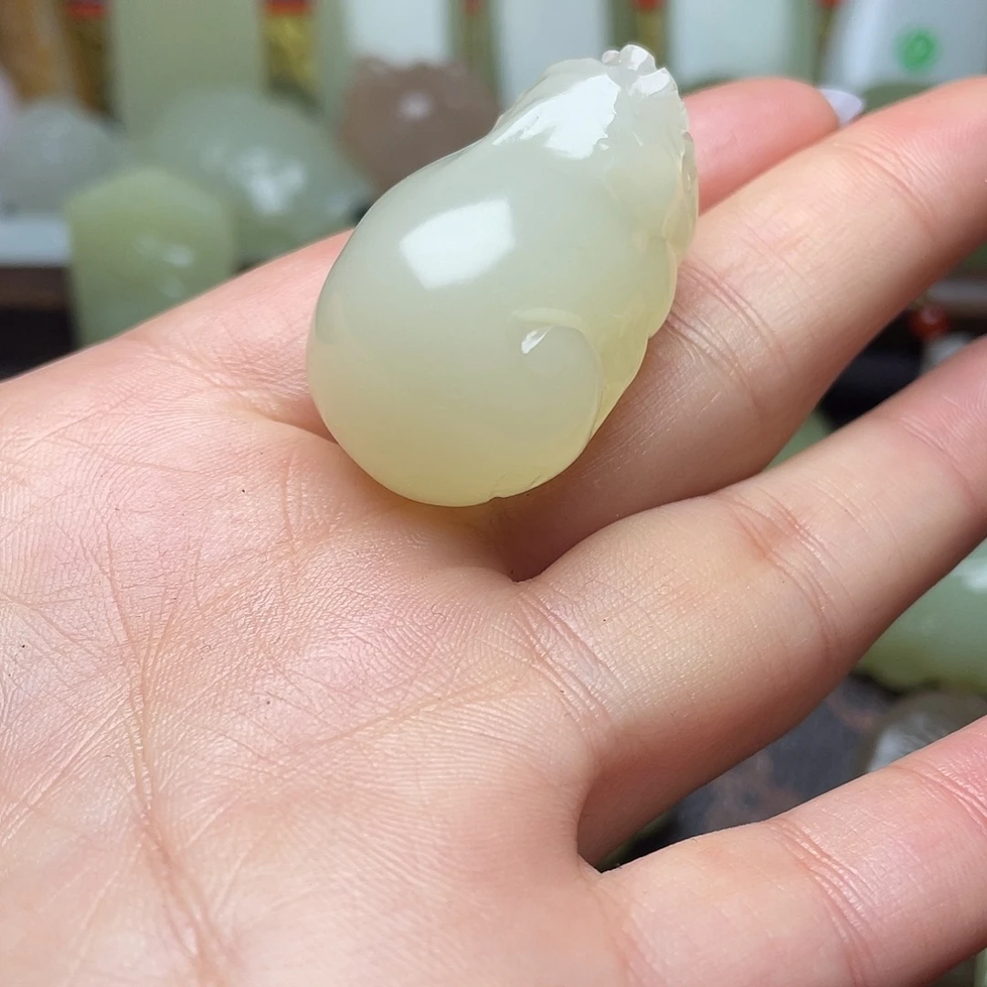 玉天然雕刻貔貅小摆件