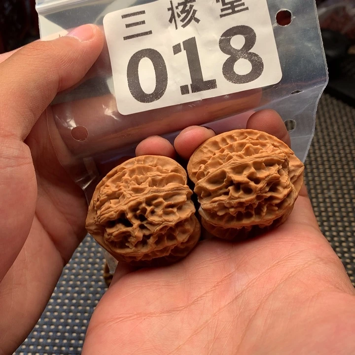 文玩核桃吊坠苹果