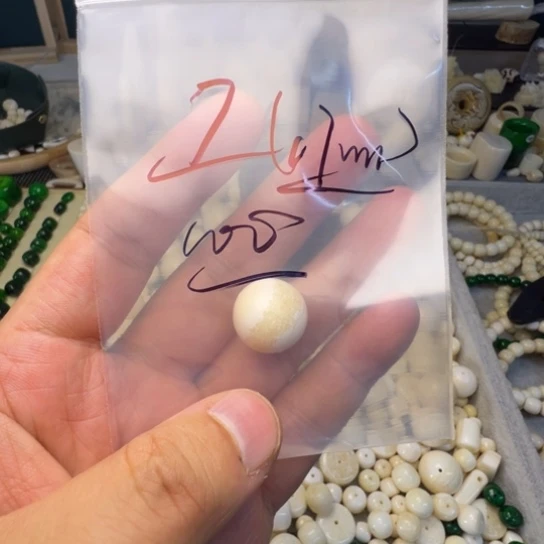 未镶嵌琥珀裸石特价处理