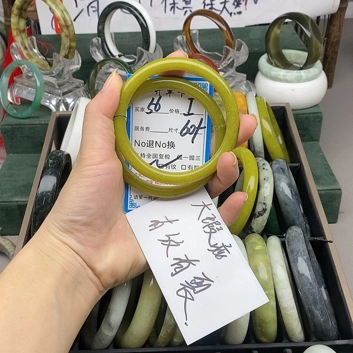 蛇纹石玉未镶嵌手镯