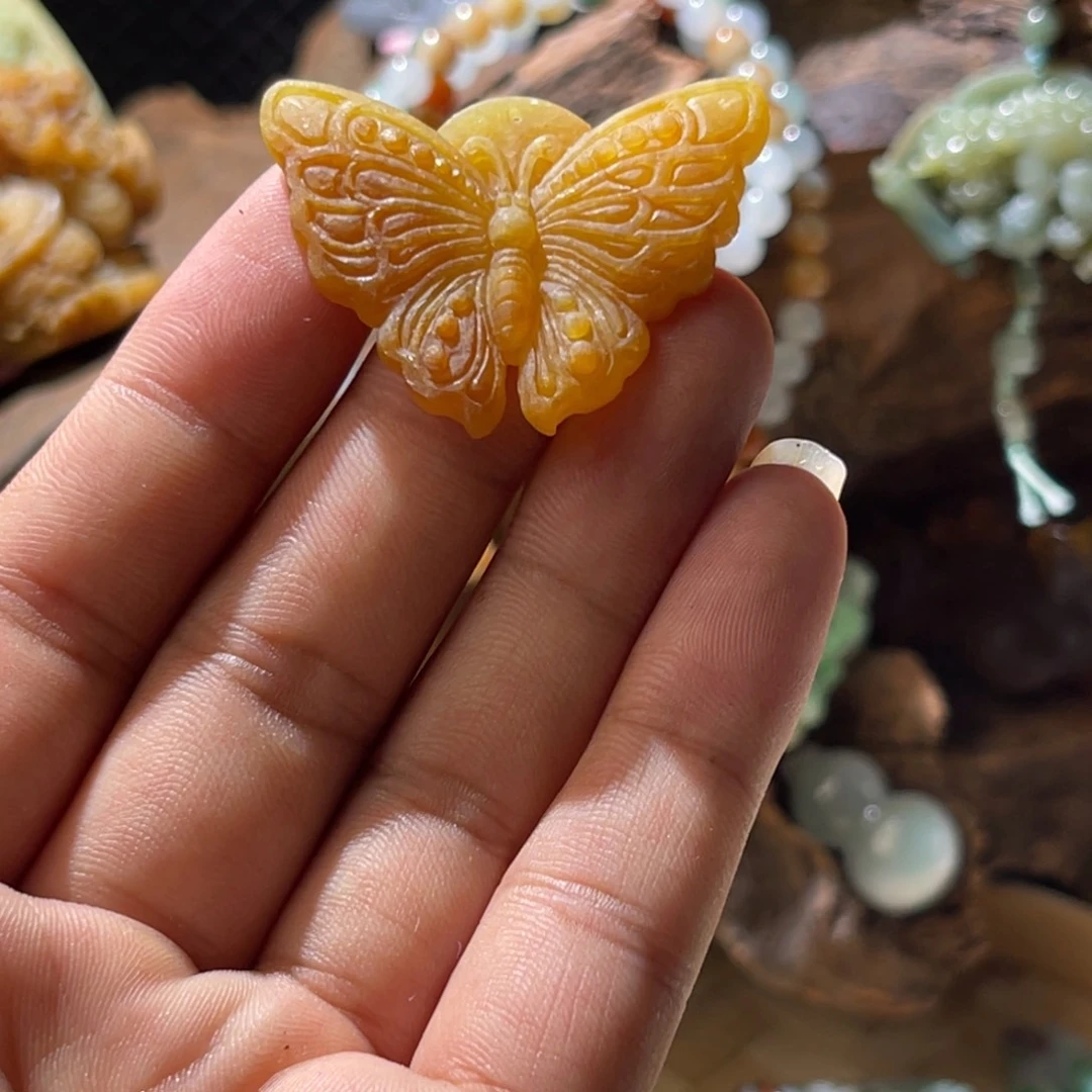 定制翡翠未镶嵌满黄蝴蝶