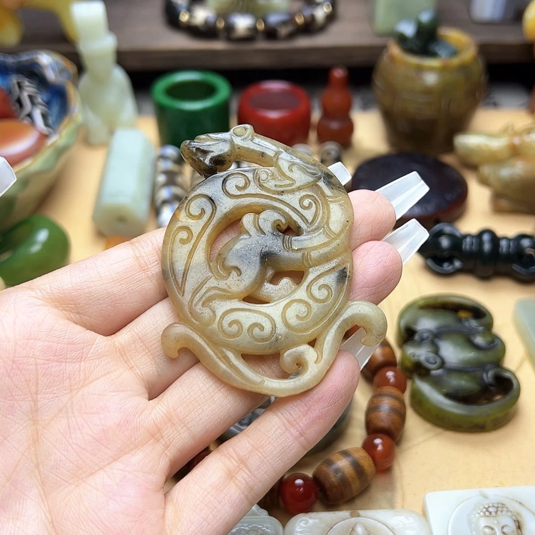 蛇纹石玉未镶嵌颈饰