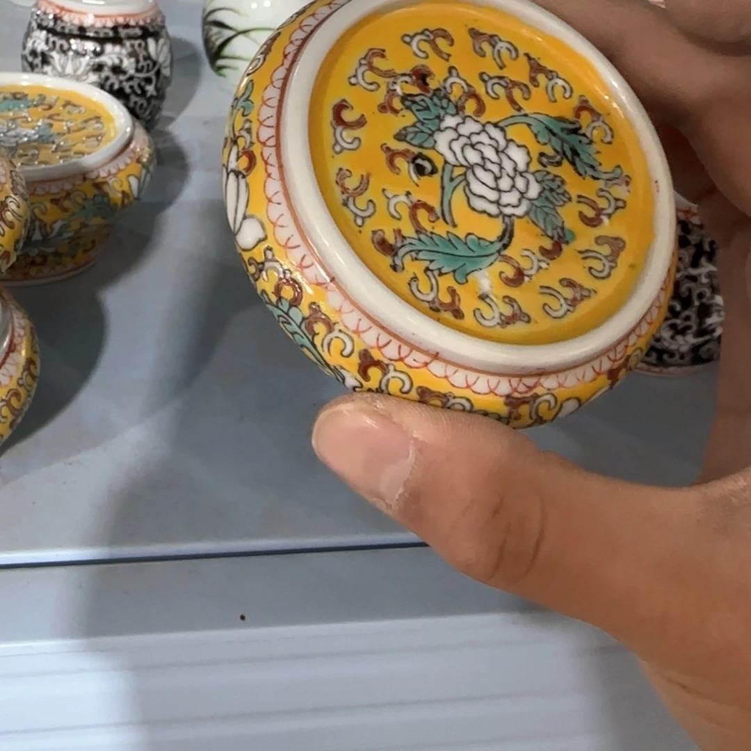 瓷片瓷器和瓷器中也常使用来