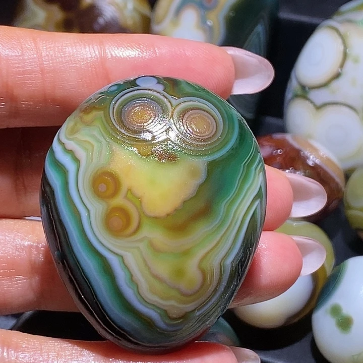 玛瑙/玉髓未镶嵌珠宝奇石140