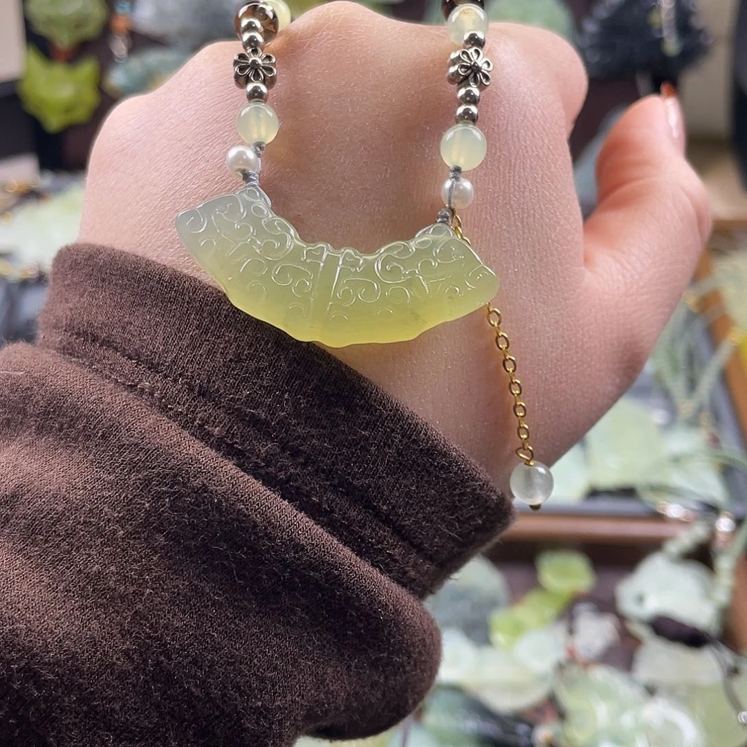 岫玉未镶嵌吊坠(赠链)