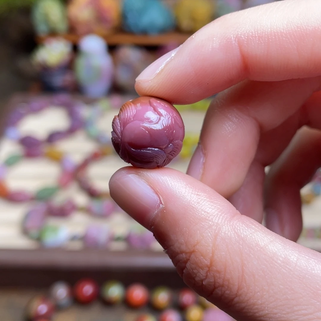 玛瑙/玉髓未镶嵌珠宝半成品盐源玛瑙九尾雕刻珠