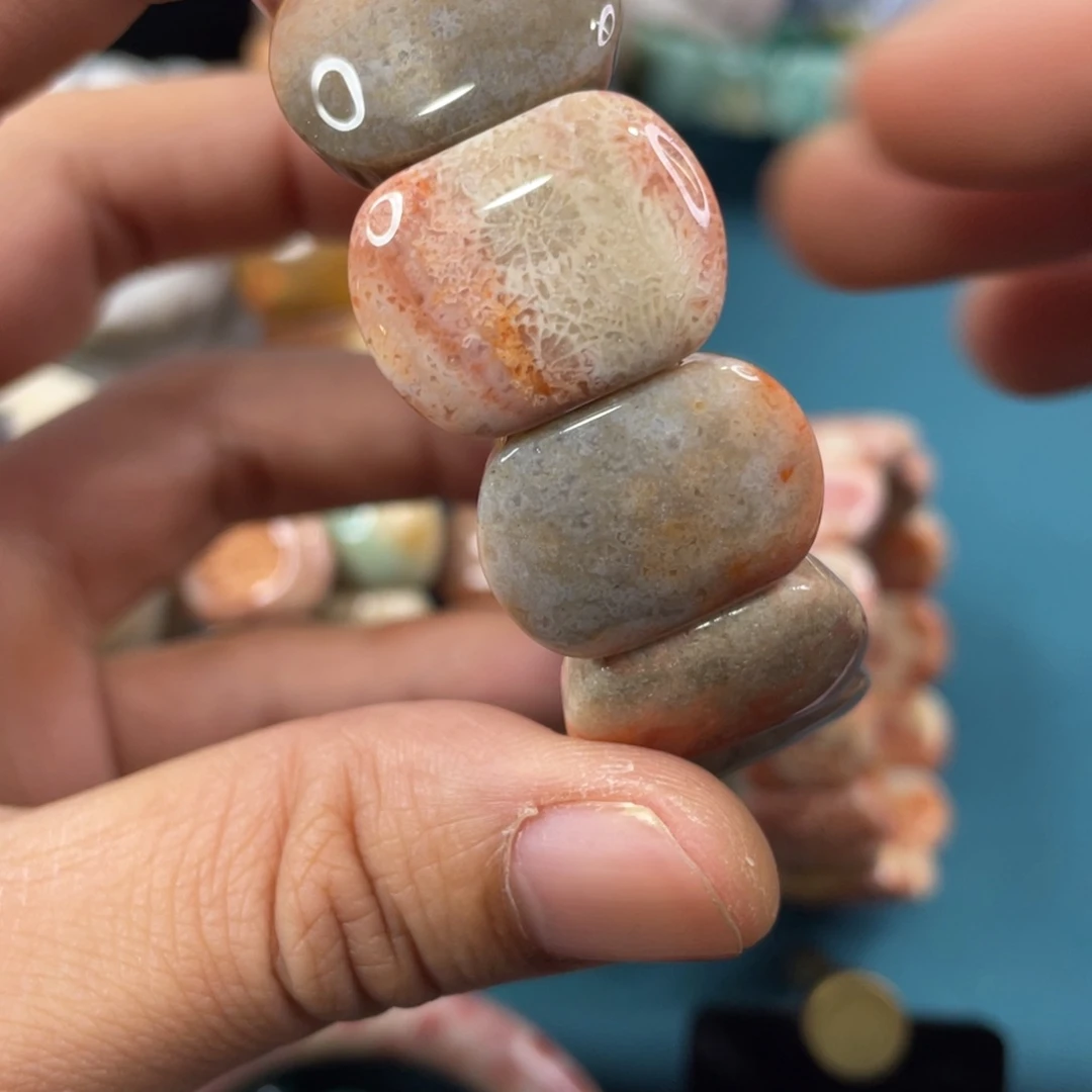 未镶嵌手镯硅化玉