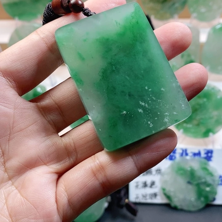 颈饰未镶嵌石英质玉非洲翠