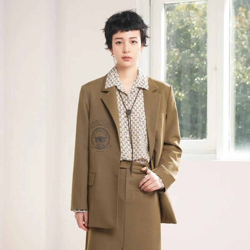 U/TI新品秋季打破单调琥珀流光印花西装西装外套女垫肩款休闲收腰