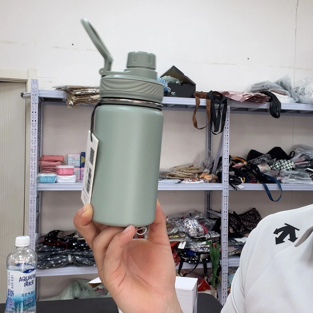 PU化妆包等各种产品的