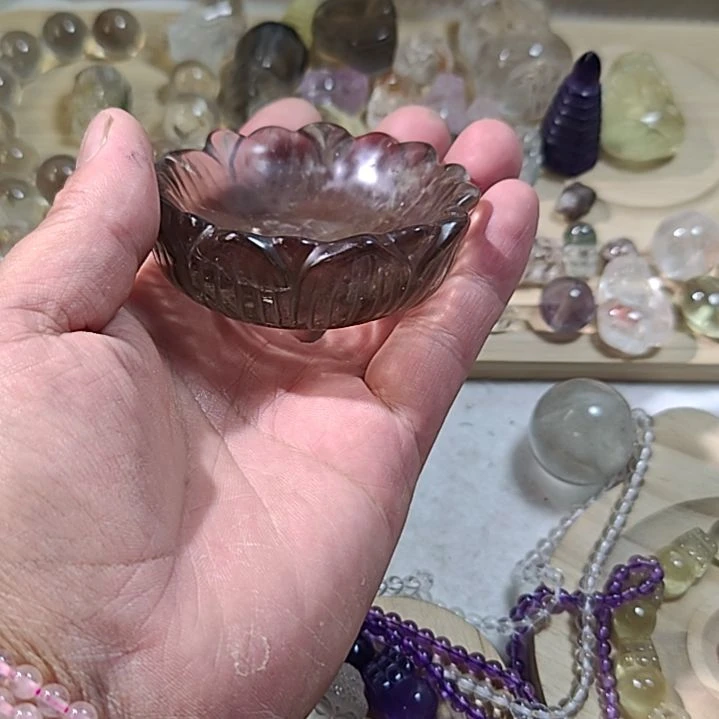 帮***。水晶颈饰未镶嵌水晶