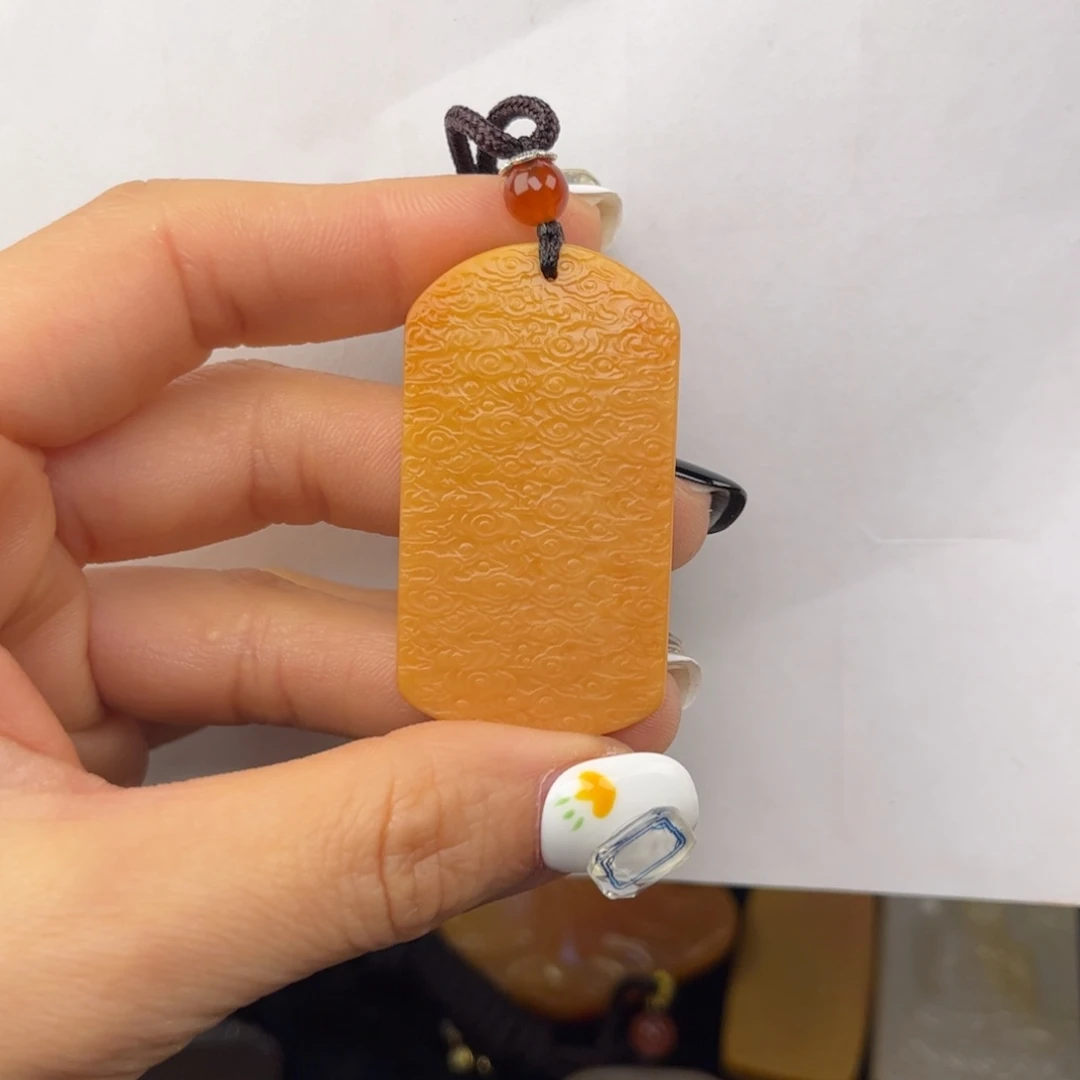 石英质玉黄蜡石吊坠未镶嵌一**神