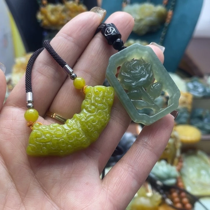 蛇纹石玉合金颈饰