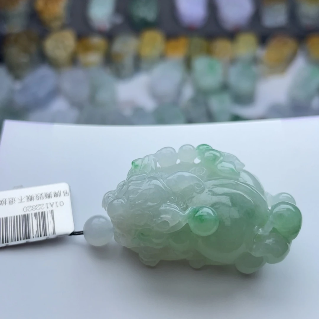 翡翠颈饰未镶嵌貔貅