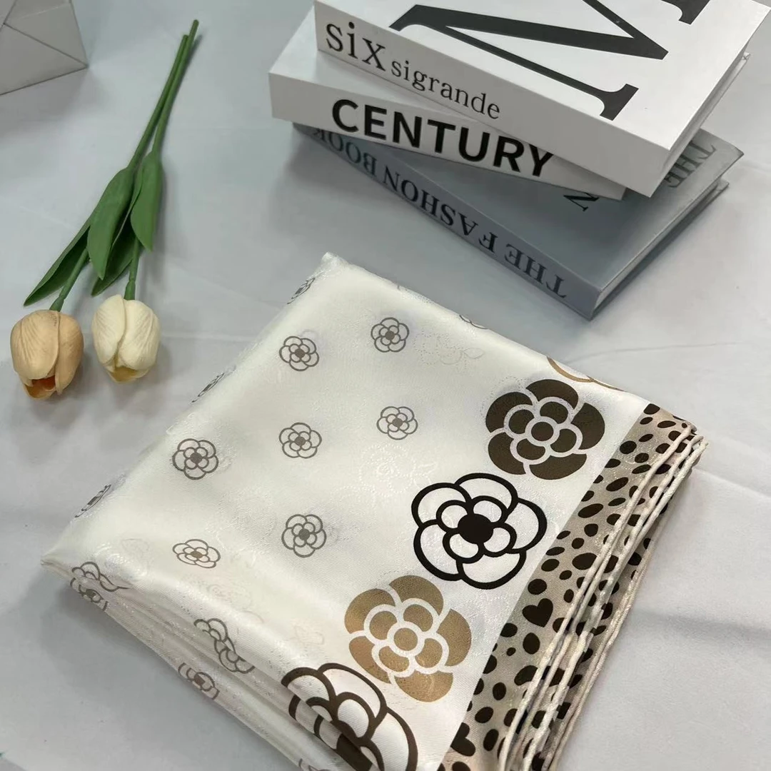 90斜纹绸提花-小岛野玫  双面异色85cm丝巾